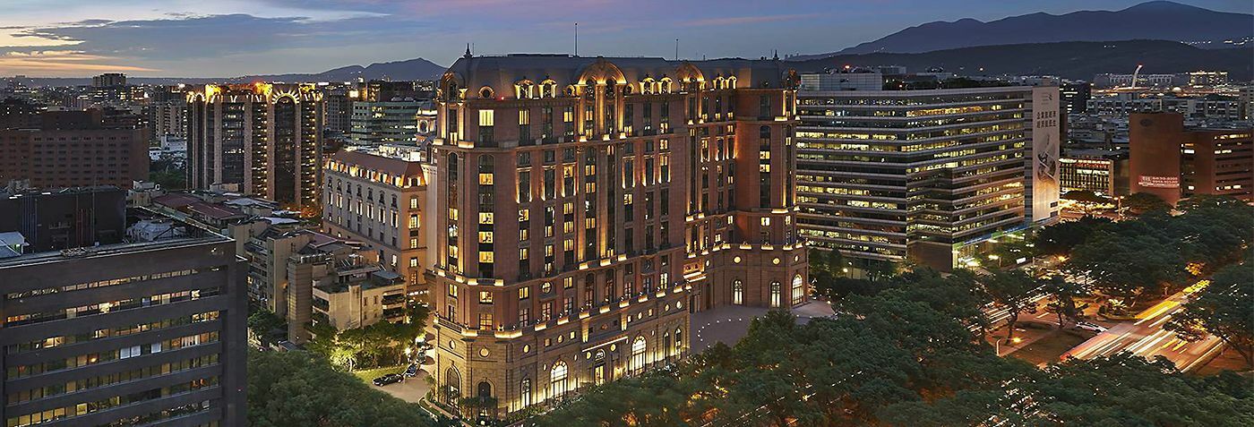 Hotel Las Américas is a five-star hotel located in Cartagena de Indias, a World Heritage Site in Cartagena, which is a port city on Colombia's Caribbean coast. 