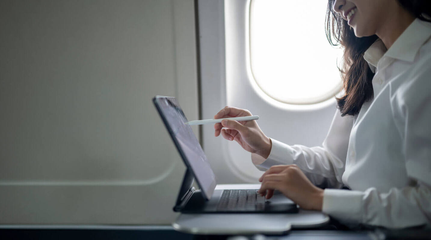 Custom welcome messages that engage new hires (+templates)