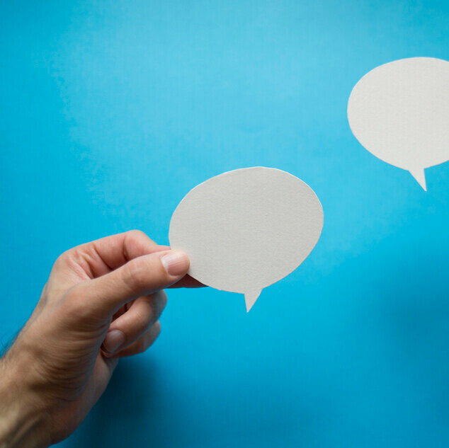 The 4 Different Types of Customer Service Chat (and How to Choose the Best One)