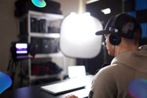 Start a podcast: A winning strategy for your company's show