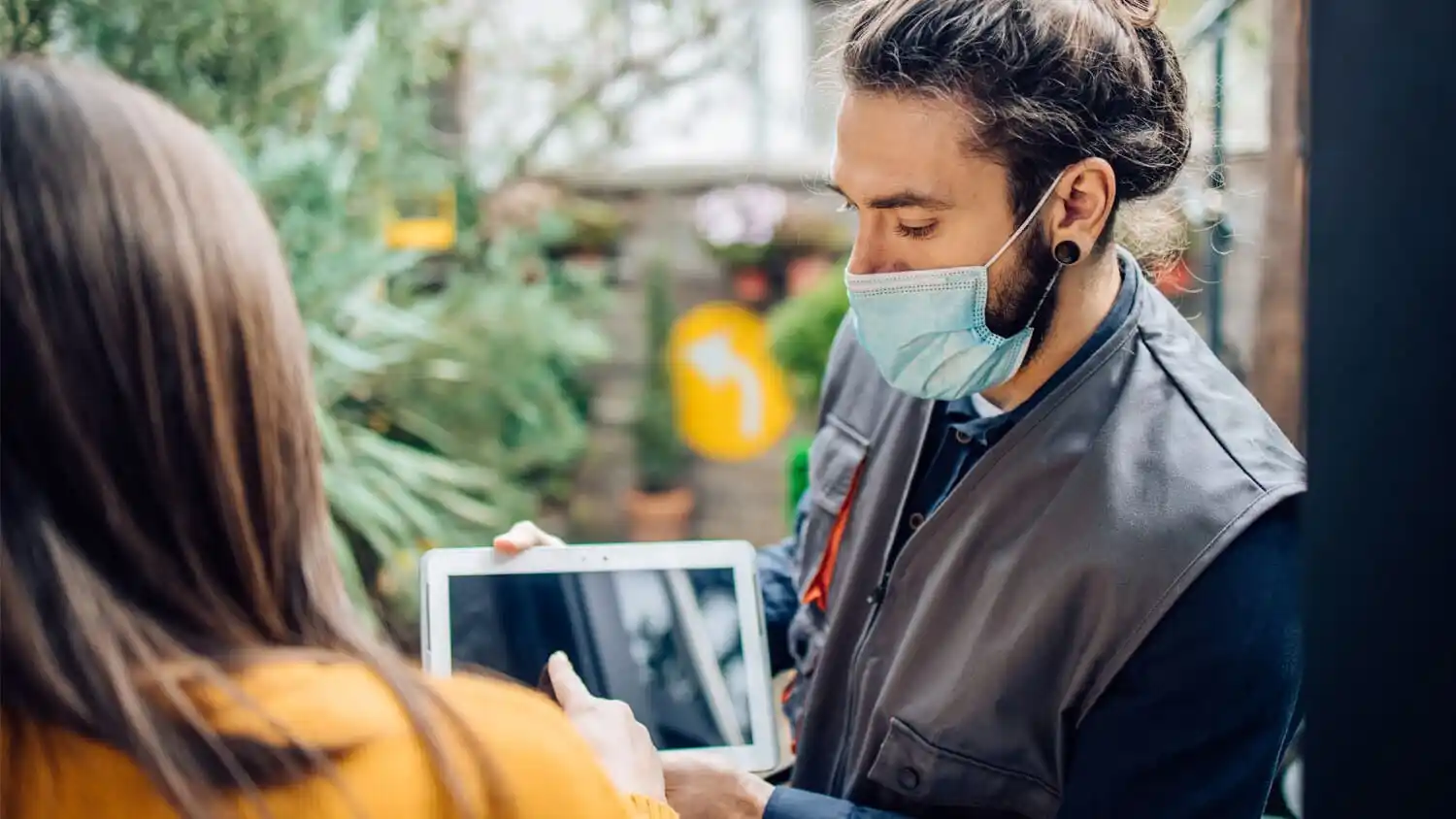 Meet the Sales Team You Didn't Know You Had: Upsell and Cross-Sell With Field Service for Growth