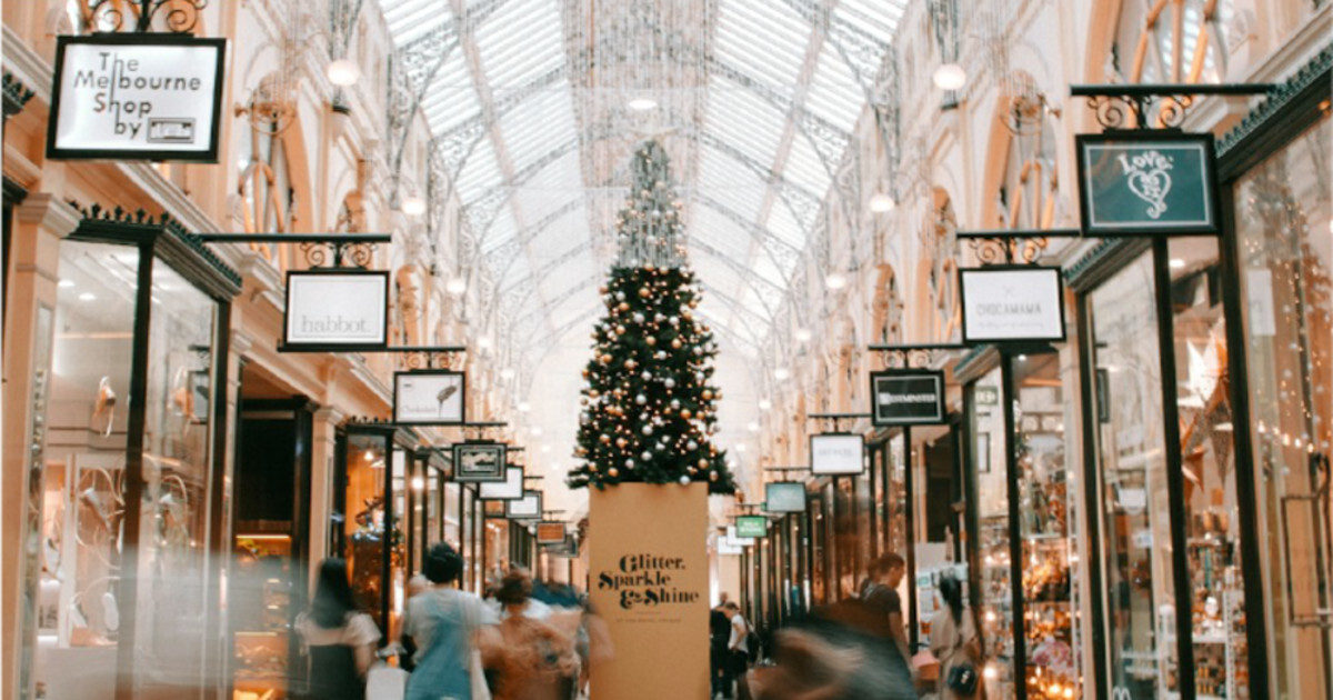 How AI Shopping Assistants Are Changing Holiday Buying in 2025