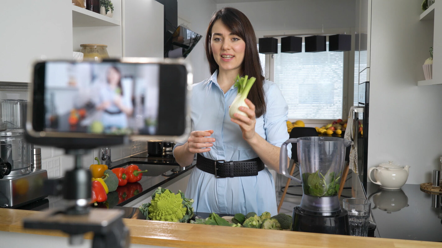 5 background vlog music options for your vlogging niche