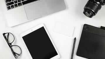 Draw attention to your tech store with these 11 email marketing tips