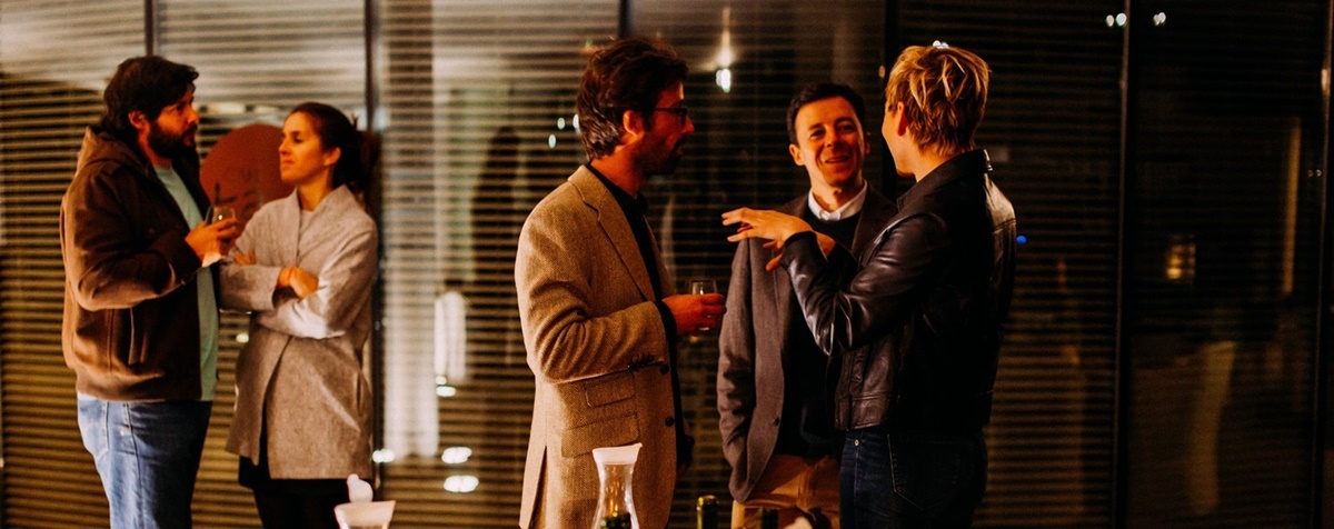 Social Networking vs Social Media: What are The Differences & Similarities