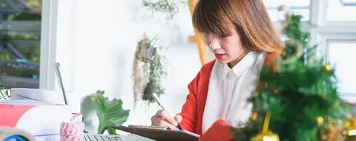 Navigating the Holiday Crunch: Marketing Strategies for SMBs in an Uncertain Economy