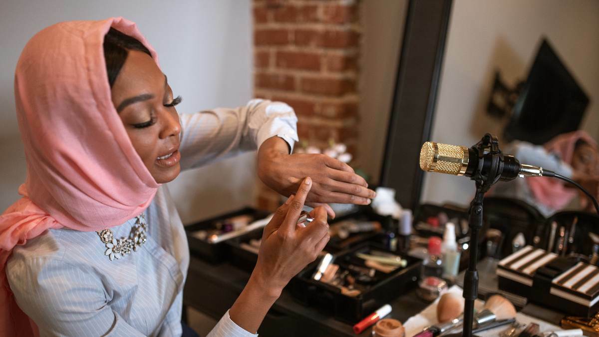 Create Testimonial Videos that Convince in 4 Steps [+ Examples]