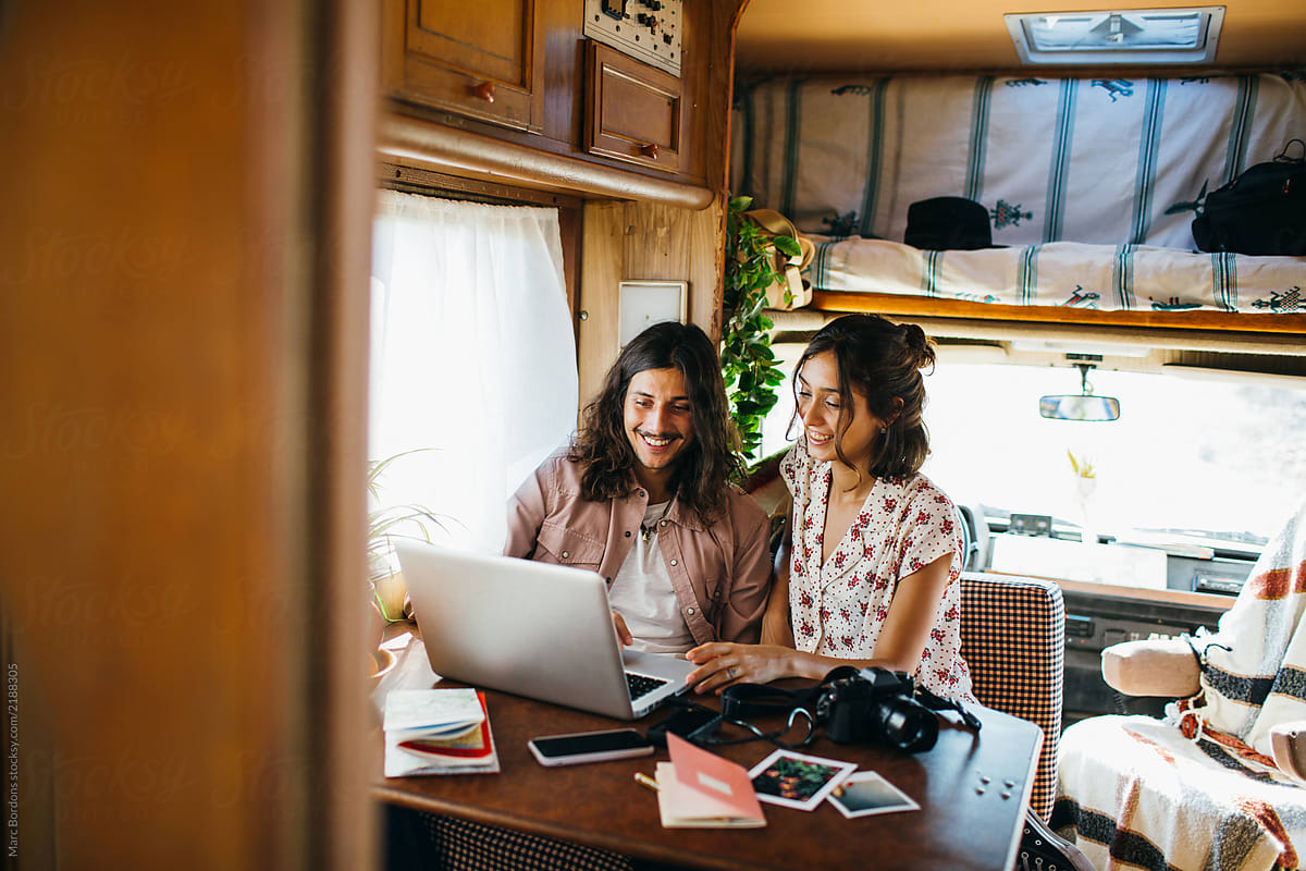 What is Social Learning? (Why & How To Use It)