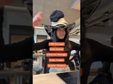 How many hats can a social media manager wear 🎩 👒 🧢?