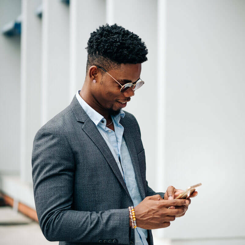 How to Use Business Texting to Close Deals Faster