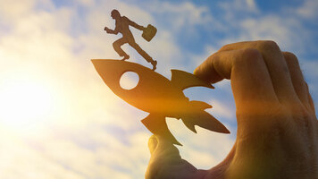 2 Ways Time-Starved Organizations Can Kick Virtual Sales Training Into High Gear