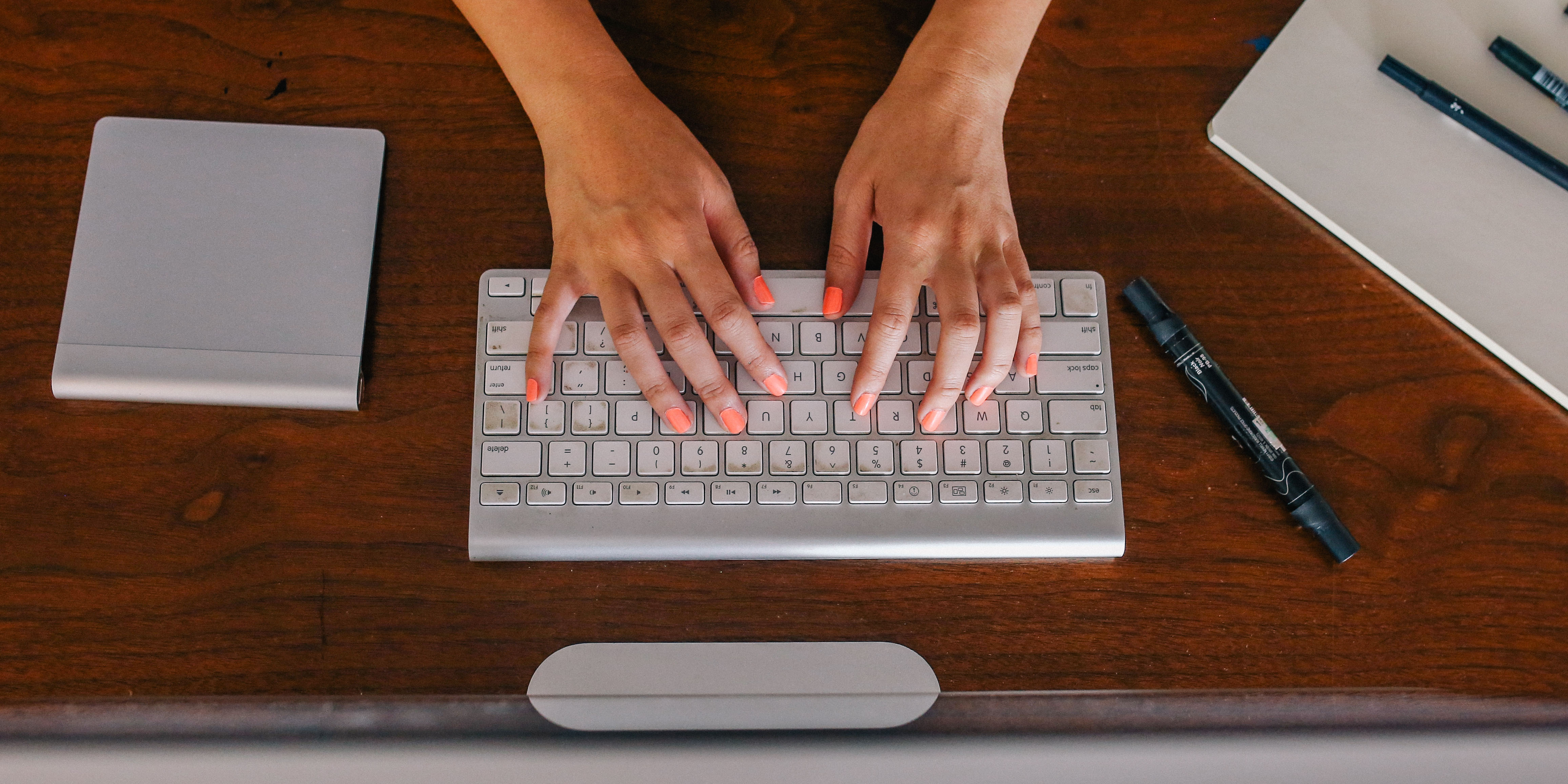 Gainsight vs ChurnZero vs Planhat: How We Chose Our Customer Success Software (+ Free Template)