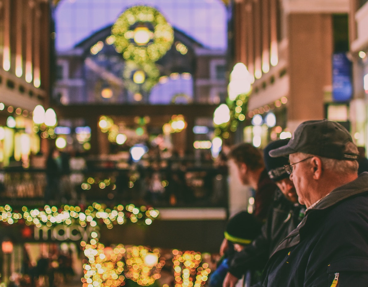 How To Create the Best Retail Product Display for the Holidays