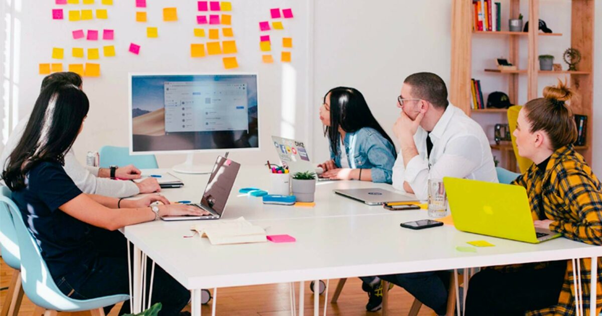 3 ways to help your team close deals faster with success plans