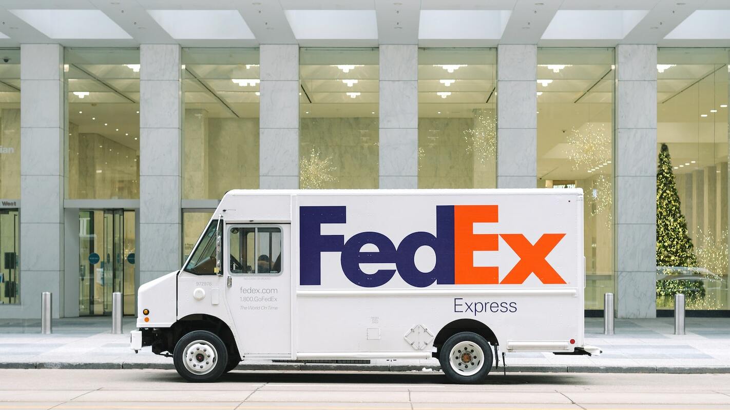 Domestic Shipping Explained: How To Choose The Best Carrier