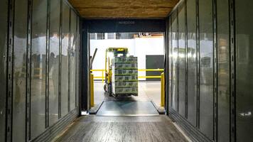 Ecommerce Warehouse Safety Guidelines, Tips, and a Comprehensive Checklist