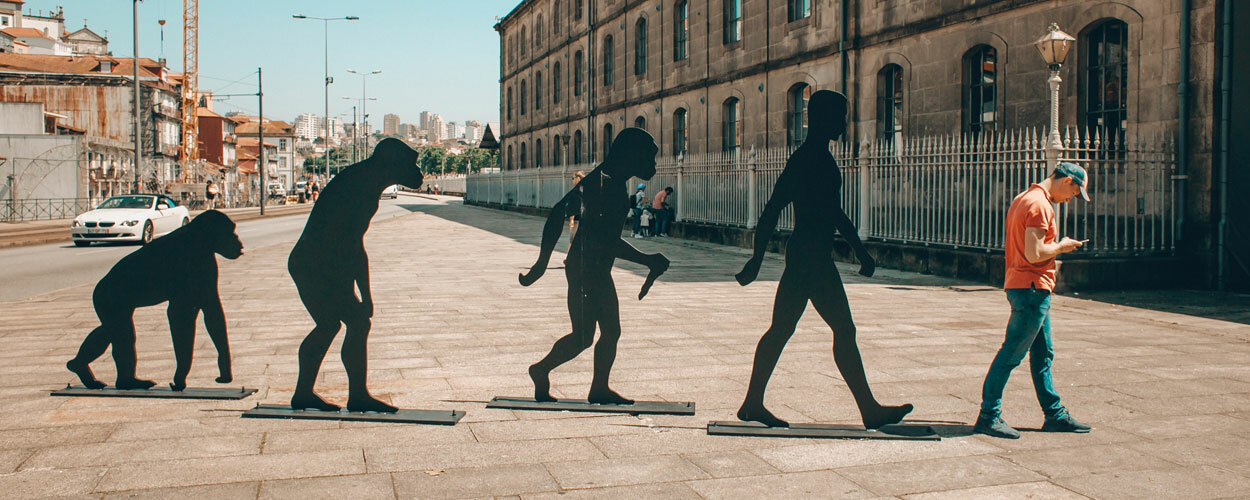 Evolving From Founder Selling To A Sales Team  - April Dunford