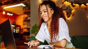 What are the types of website personalization? 