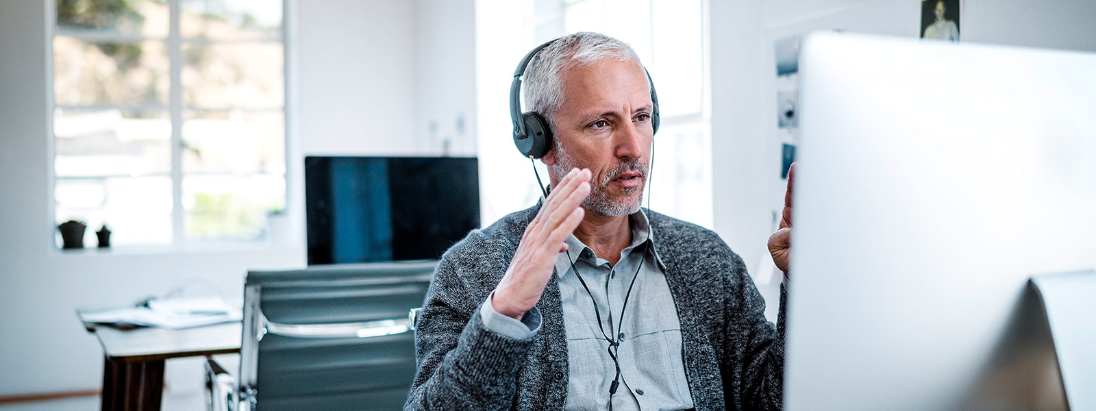 SaaS Sales Tips: 4 Ways to Close More B2B Deals