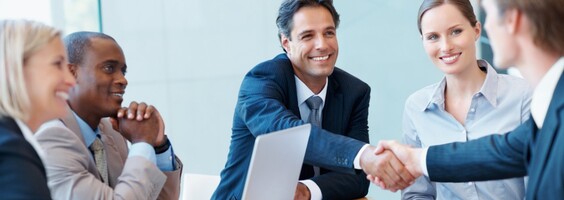 Leveraging B2B Partner Marketing to Close Q4 Deals During the Holidays