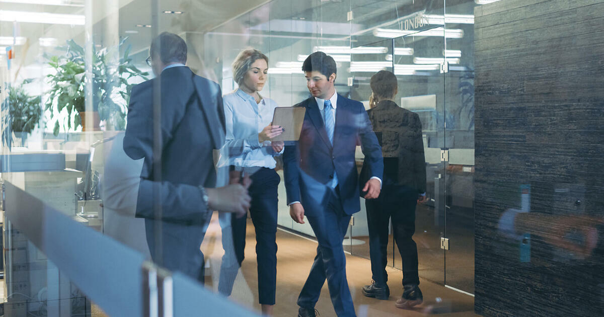 How Top Corporate Headhunters Use SMS for Recruitment