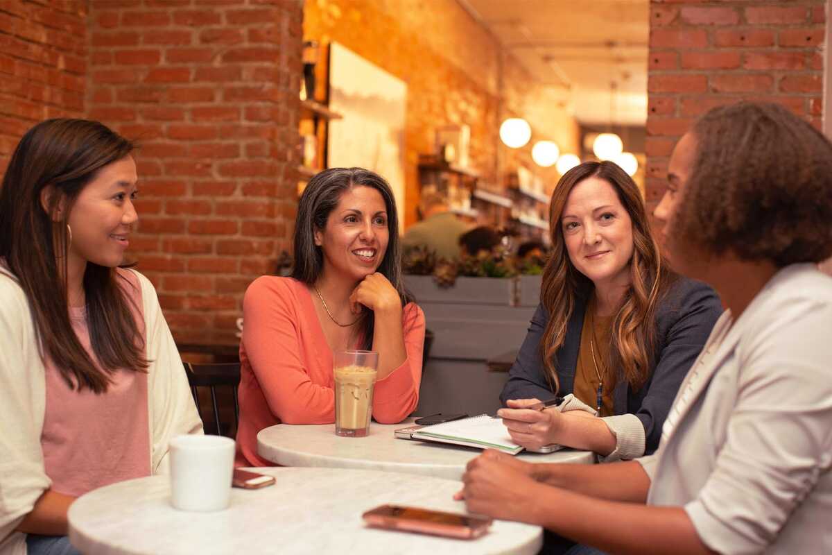 How to Write a Networking Email (Examples + Template)