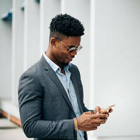 How to Use Business Texting to Close Deals Faster