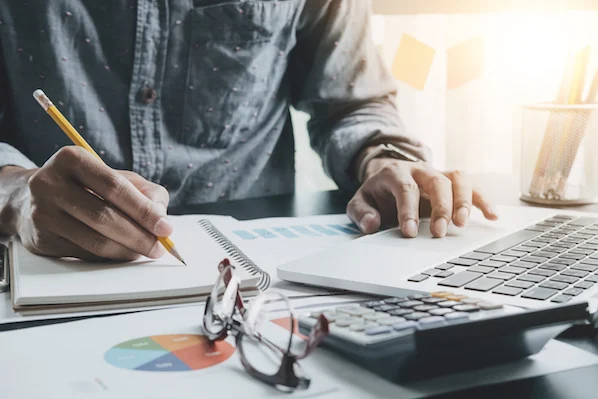 How to Build and Analyze Marketing Reports [Examples & Templates]