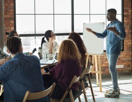 4 Onboarding Best Practices (and How Sales Readiness Tools Help)