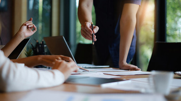 Understanding the relationship between long-term strategy and success for ecommerce