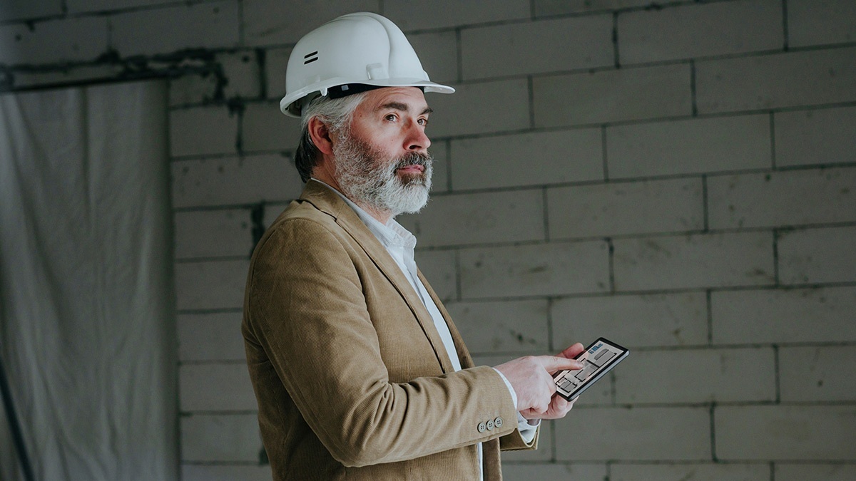Construction management: overcoming key challenges and top construction management software