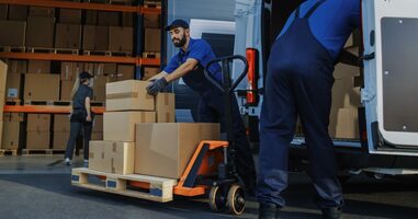 How to design an efficient shipping strategy in an online marketplace