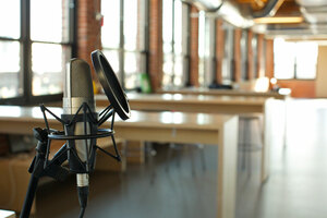 Podcasts That Pop: 6 Tips from an Industry Veteran