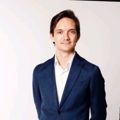 Thorsten Neumann (龚拓思)