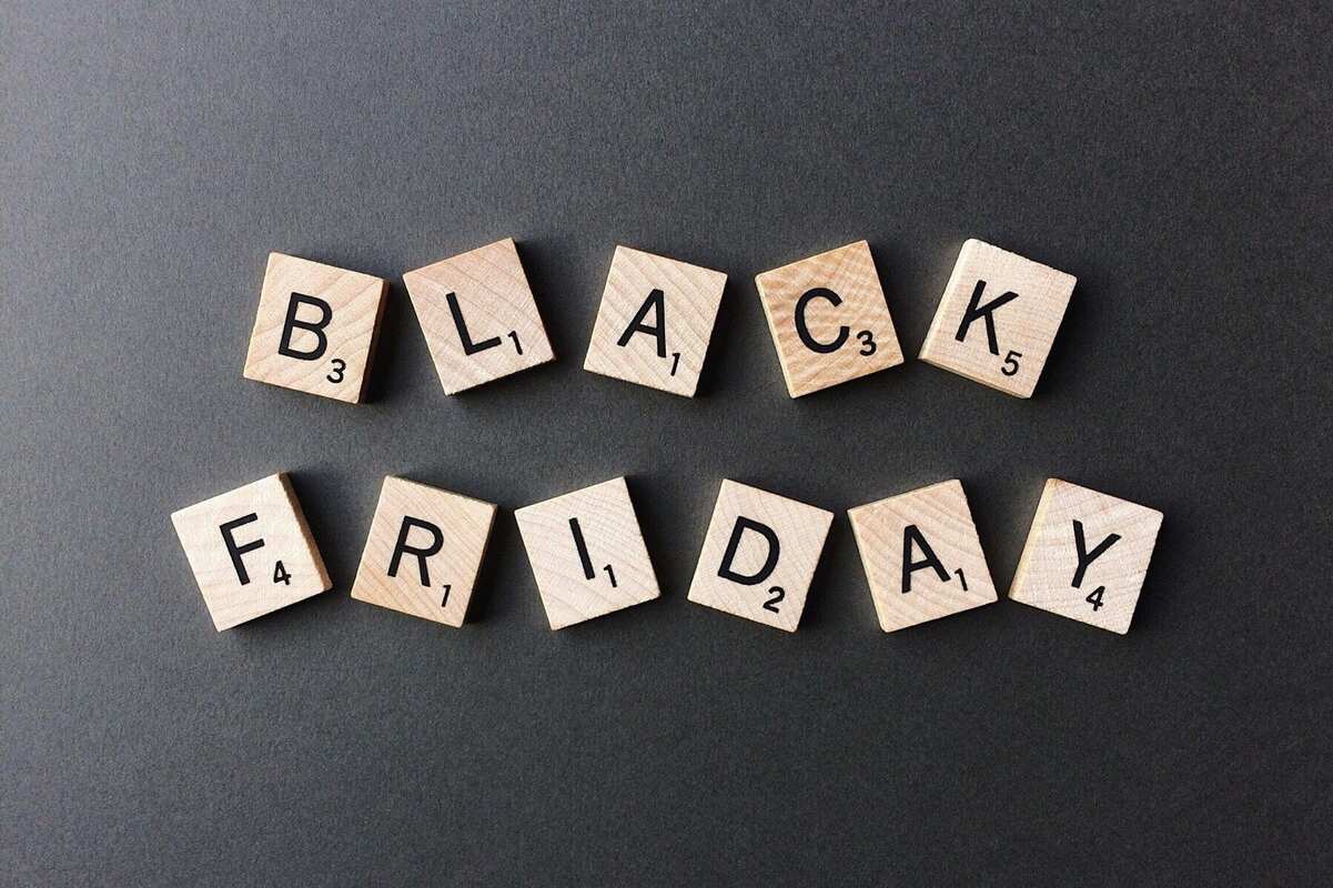 Black Friday SMS campaigns: tips and examples
