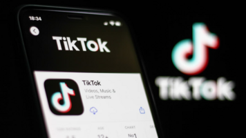 #tiktokmademebuyit: Community commerce for customer acquisition