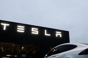 Tesla's Marketing Strategies: How The Company Becomes Successful