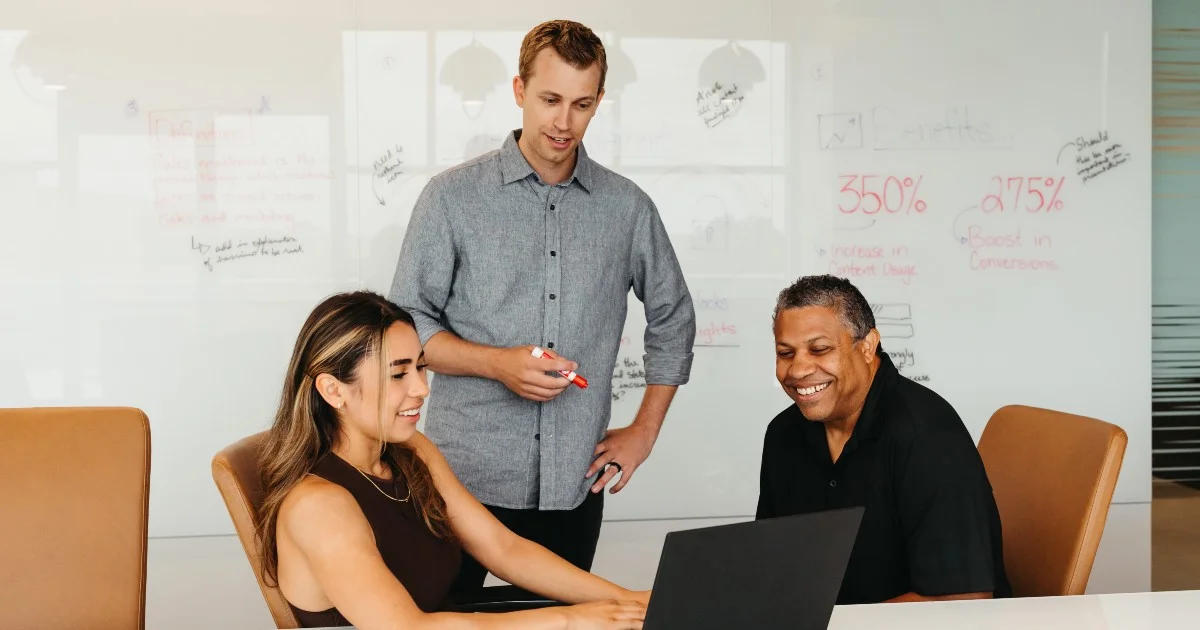 Sales playbooks 101: best practices & strategies for success