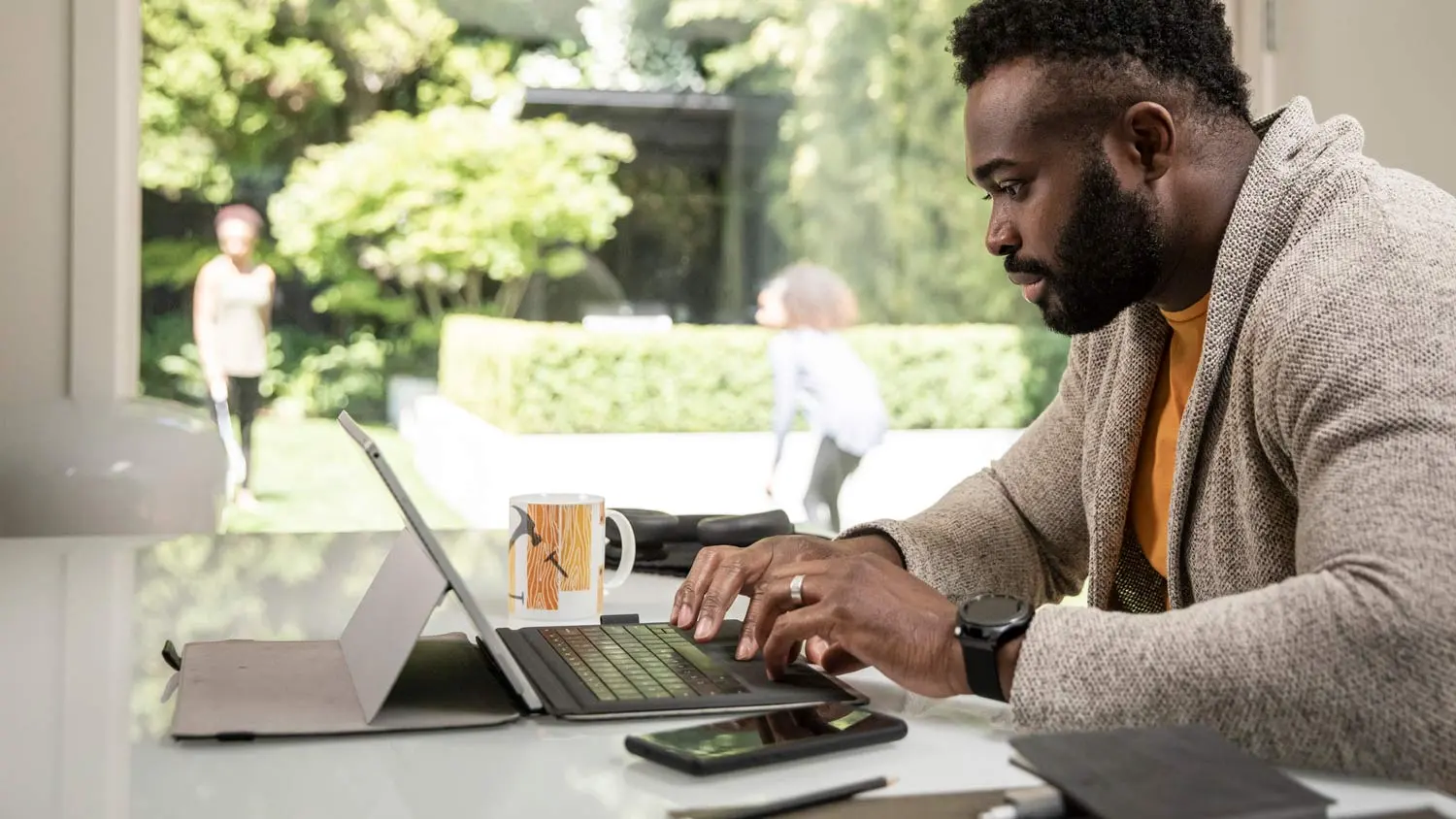 4 Ways To Build Team Trust in Artificial Intelligence (AI)