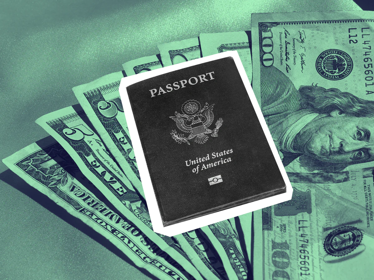 The Best Travel Hacks To Make This Holiday Season A Little Easier (And Cheaper)