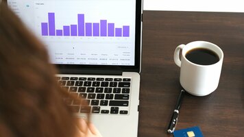 Ecommerce Analytics: What to Track & Analyze to Gain a Competitive Advantage