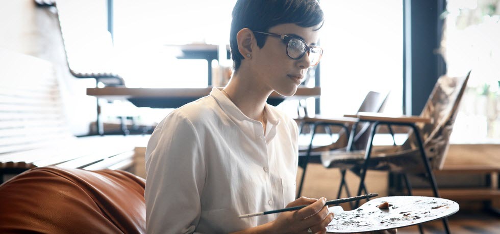 How artists can use text messaging to attract and retain clients