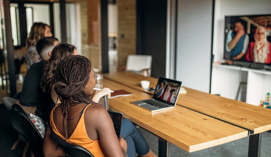 4 Steps to Breaking Down Silos in a Hybrid Workplace