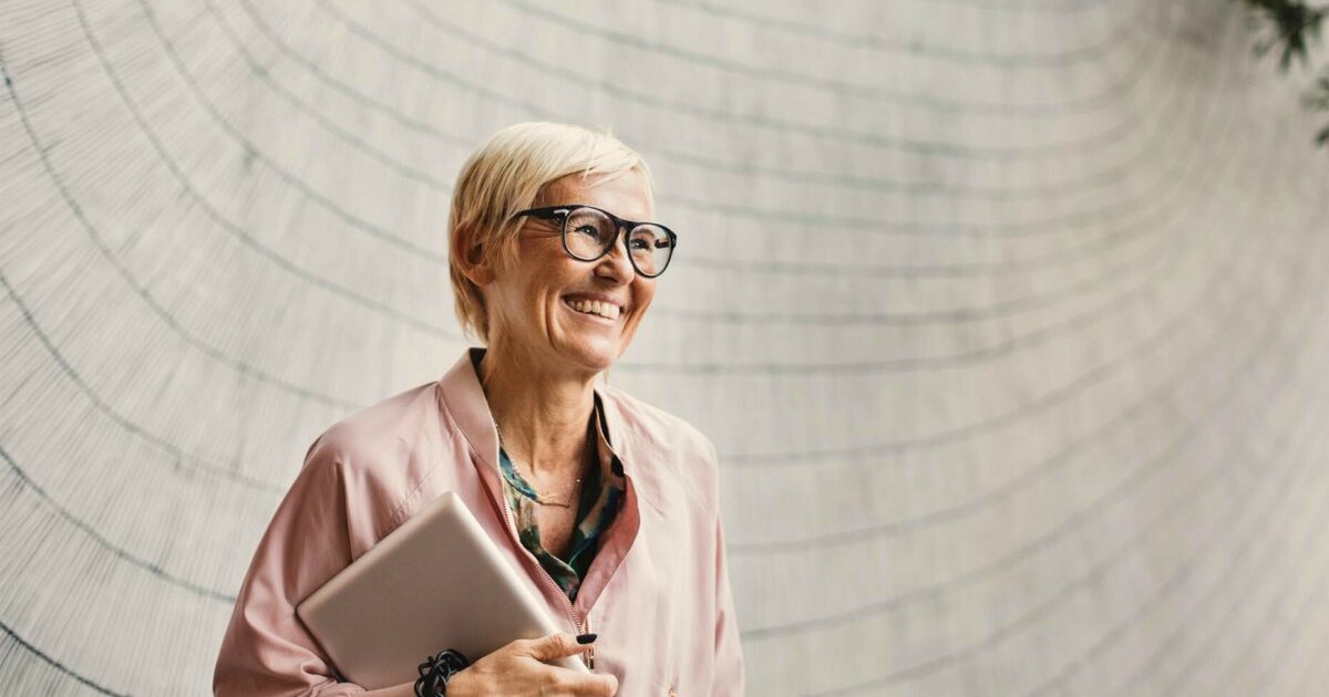 Sales training: 11 effective programs and how to choose the right one