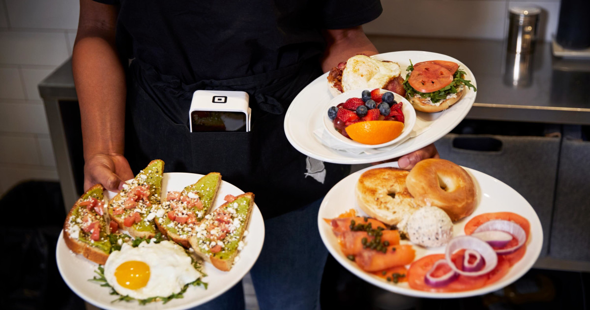 6 Ways Restaurateurs Can Fight "Lunchflation" As Costs Rise