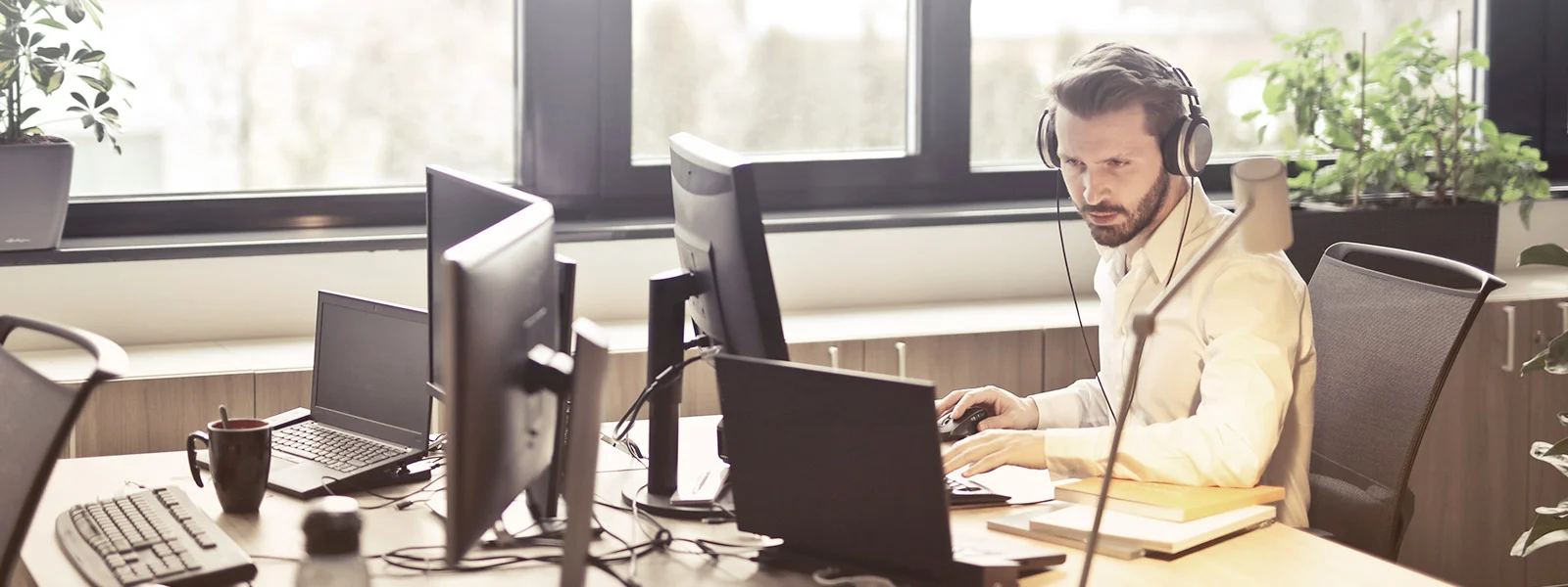 10 of the Best Podcasts Every Marketing Director Should Listen To