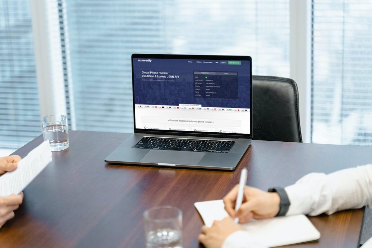 Tackling Business Frauds with Reverse Phone Lookup API