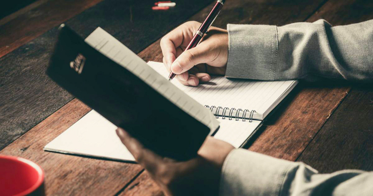 How to Write a Winning Real Estate Agent Bio (Step-by-Step Guide with Examples)