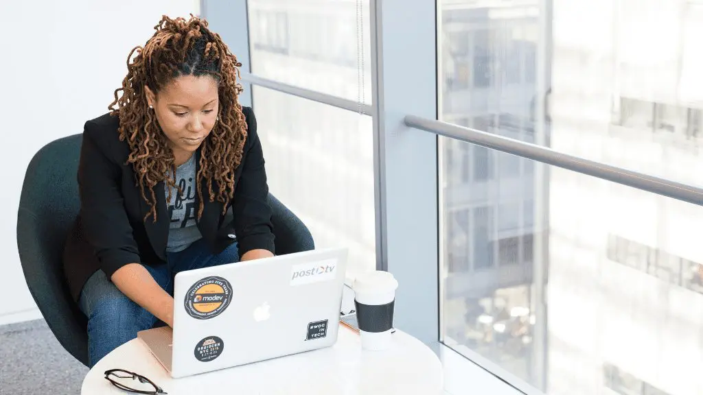 How to Set Social Media Goals in 2024 (+ Free Course)