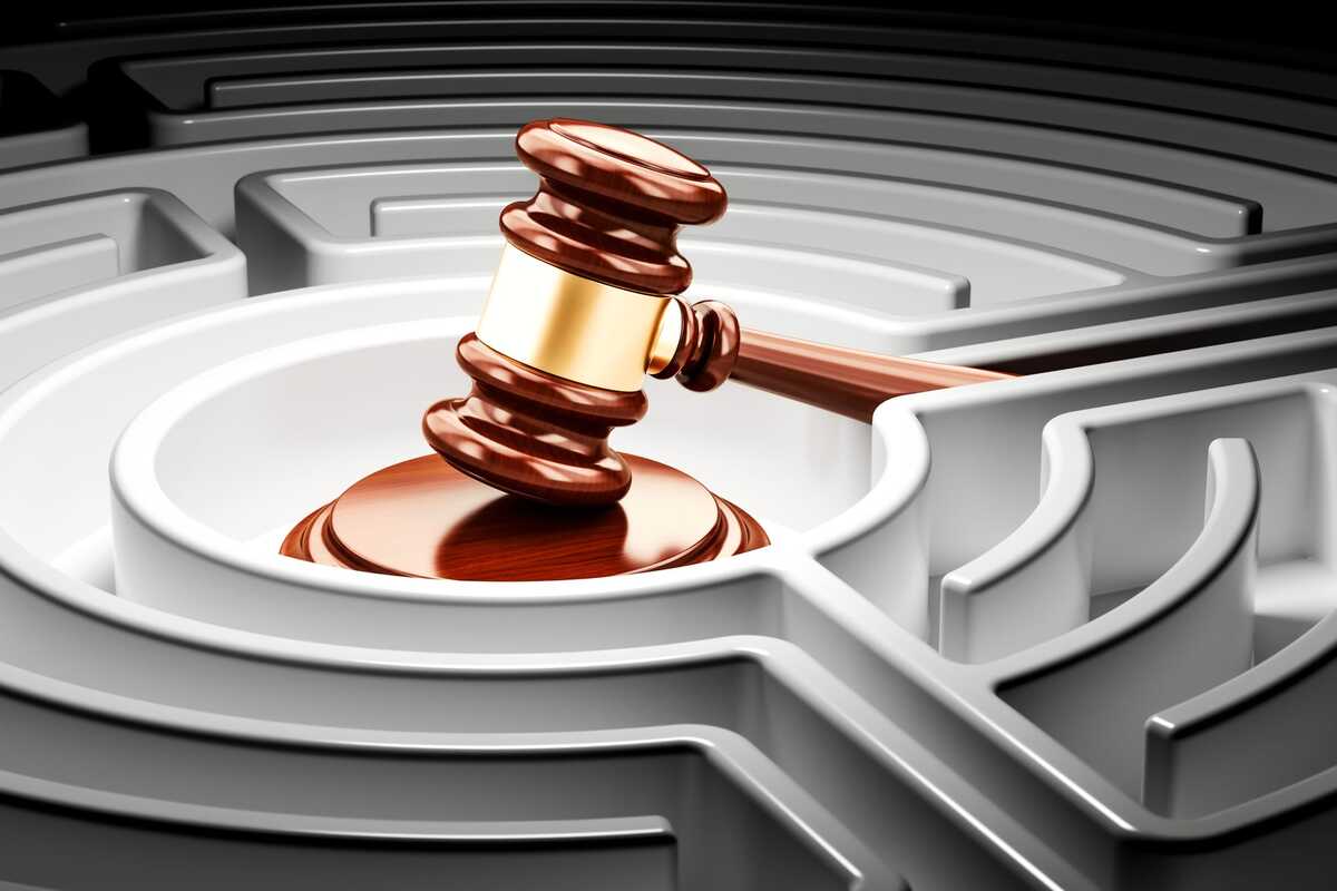 Navigating the Legal Maze: A Founder's Guide to Hiring Lawyers at Every Stage of Your Startup